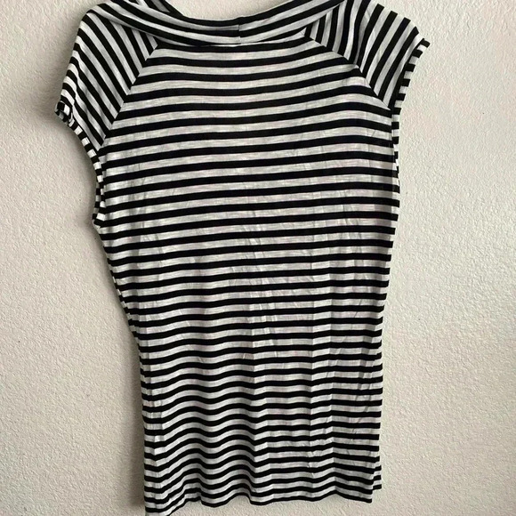 💥🆕 H&M White & Black Striped Cowl Neck Top M🆕 - Picture 3 of 7